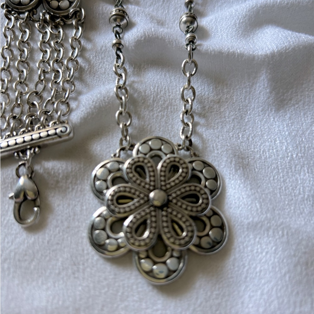 Brighton Pebbled Flower Bracelet and Necklace Set! ⭐️